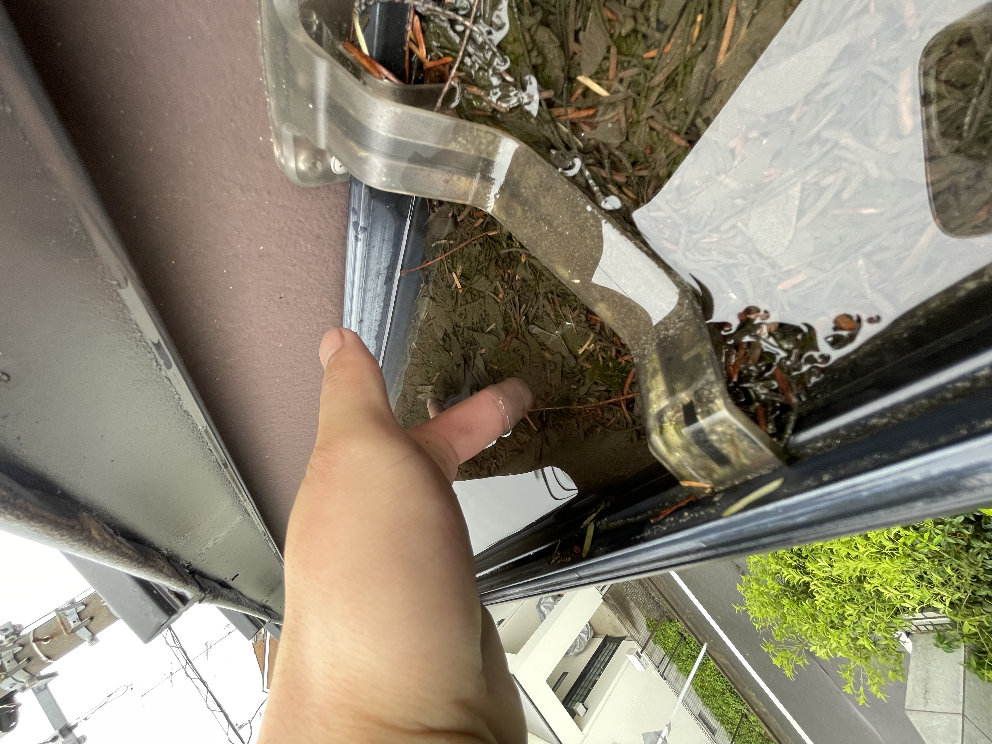 雨樋清掃はプロにお任せ！日本住建メンテナンスの画像